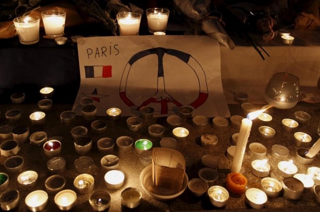 candele parigi attentati