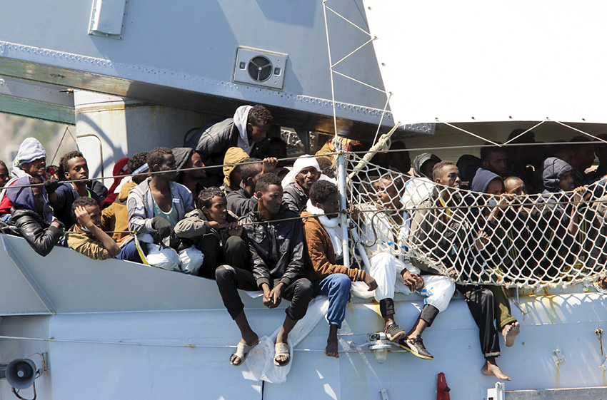 migranti nave ciro de luca reuters contrasto